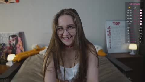 Snapshot of emmatiny chatting on 11.13.25 Mia online show from 11.13.25