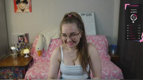 Snapshot of emmatiny chatting on 05.17.26 Mia online show from 05.17.26