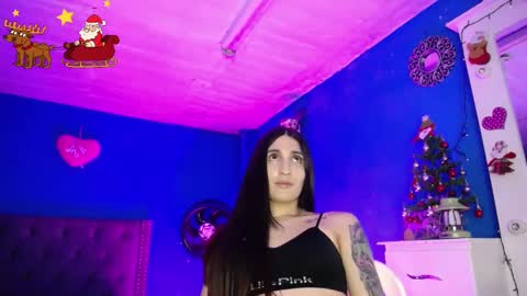 Snapshot of emmaxx7 chatting on 12.16.24 Emma online show from 12.16.24