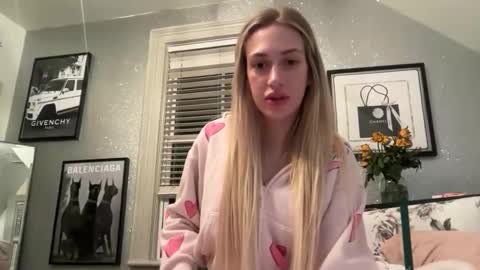 Snapshot of emmbellaxo chatting on 03.22.26 emmbella online show from 03.22.26