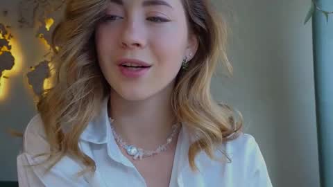 Miss Emmi online show from 02.20.25