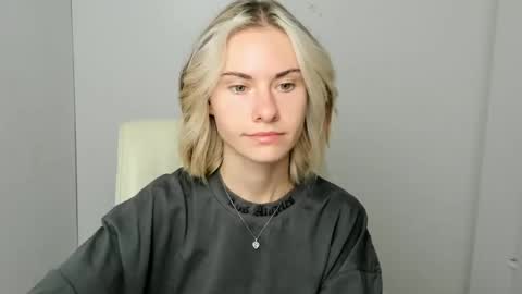 Snapshot of emmi_rossum chatting on 09.15.25 Emmi online show from 09.15.25