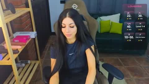 Mia online show from 11.22.25