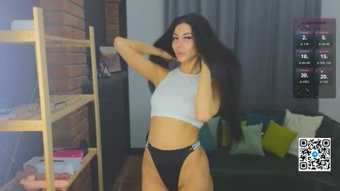 Mia online show from 11.28.25