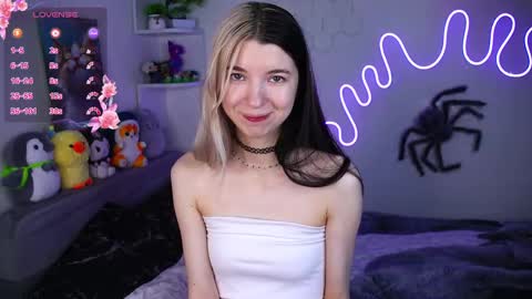 Snapshot of emmie_everly chatting on 04.28.26 emmie_everly online show from 04.28.26