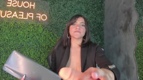 Snapshot of emmiily_z chatting on 01.23.25 Emmiily online show from 01.23.25