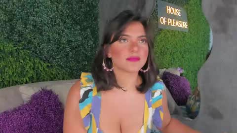 Snapshot of emmiily_z chatting on 02.12.25 Emmiily online show from 02.12.25