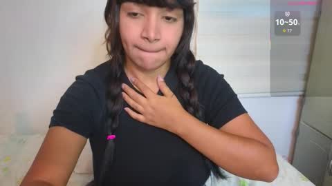 Snapshot of emmily2001 chatting on 11.07.25 Emmily online show from 11.07.25