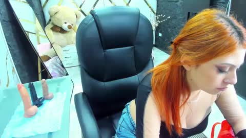 EmmilyWalker online show from 10.10.25