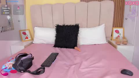 Snapshot of emmycruzz chatting on 02.09.25 emmy online show from 02.09.25