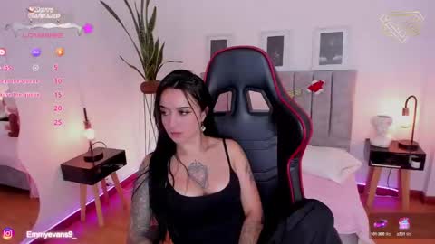 Snapshot of emmyevans1 chatting on 12.17.24 Emmy Evans online show from 12.17.24