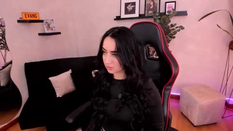 Snapshot of emmyevans1 chatting on 11.08.25 Emmy Evans online show from 11.08.25