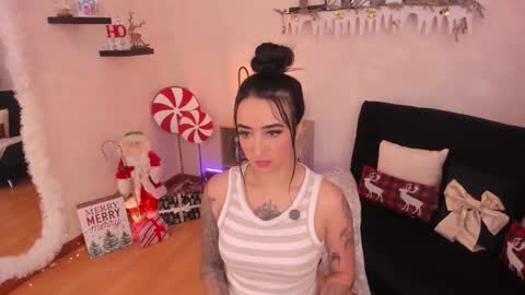 Snapshot of emmyevans1 chatting on 12.18.25 Emmy Evans online show from 12.18.25