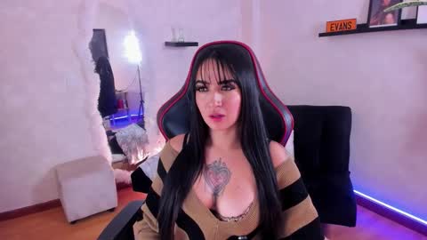 Snapshot of emmyevans1 chatting on 01.05.26 Emmy Evans online show from 01.05.26