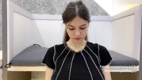 Snapshot of emonyashka chatting on 02.12.25 Emo online show from 02.12.25