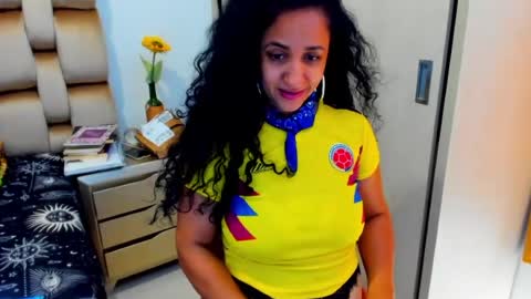 Snapshot of emperatriztapia chatting on 06.17.26 emperatriztapia online show from 06.17.26