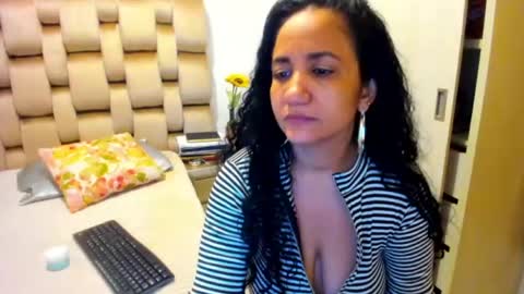 Snapshot of emperatriztapia chatting on 07.14.26 emperatriztapia online show from 07.14.26