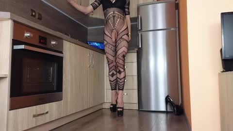 Empress Sara  online show from 02.08.25