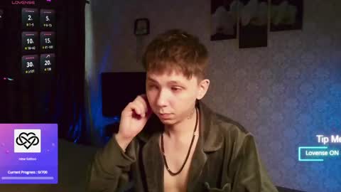 Snapshot of emveeboy96 chatting on 04.20.26 emveeboy96 online show from 04.20.26