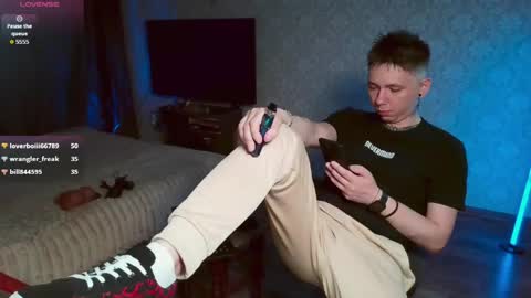 Snapshot of emveeboy96 chatting on 05.16.26 emveeboy96 online show from 05.16.26