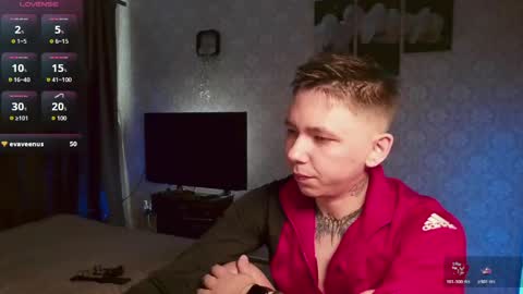Snapshot of emveeboy96 chatting on 05.19.26 emveeboy96 online show from 05.19.26