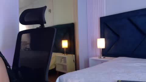 Emy online show from 09.13.25