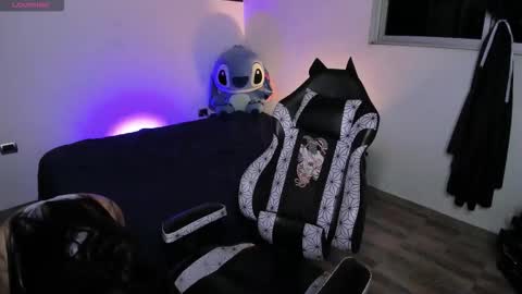 Im Emily would you like to help me reach 100  online show from 10.04.25