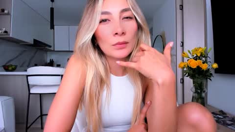 emyconneer online show from 01.03.25