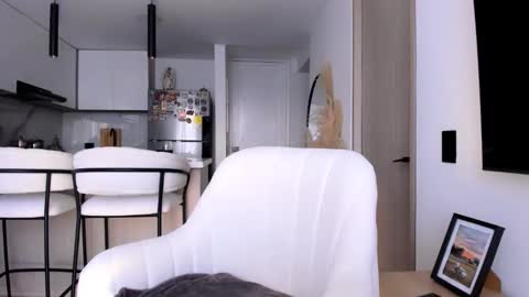 emyconneer online show from 01.19.25