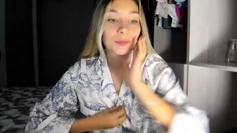 emyconneer online show from 02.10.25