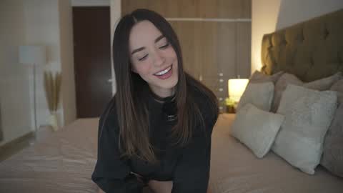 Snapshot of emyii chatting on 01.13.25 Eimi3 online show from 01.13.25