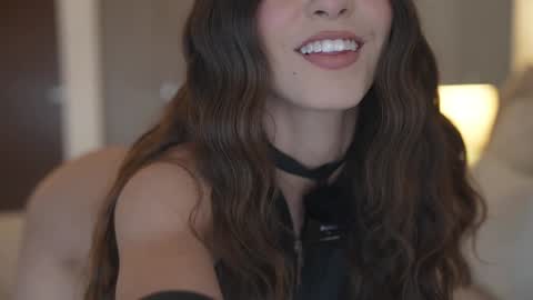 Snapshot of emyii chatting on 01.17.25 Eimi3 online show from 01.17.25