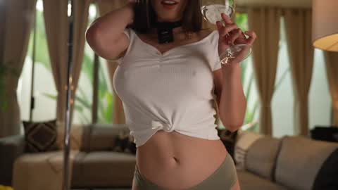 Snapshot of emyii chatting on 09.25.25 Eimi3 online show from 09.25.25