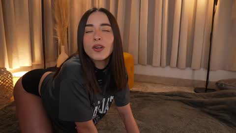 Snapshot of emyii chatting on 11.12.25 Eimi3 online show from 11.12.25