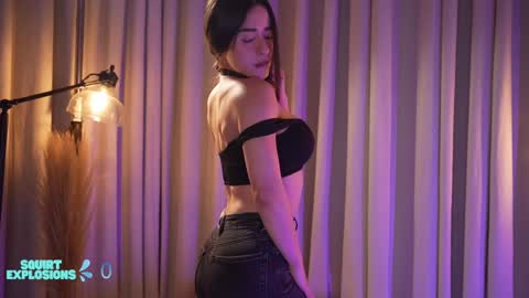 Snapshot of emyii chatting on 11.20.25 Eimi3 online show from 11.20.25