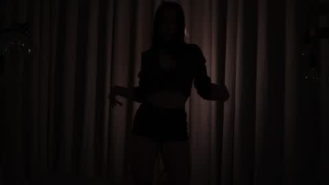 Snapshot of emyii chatting on 11.24.25 Eimi3 online show from 11.24.25