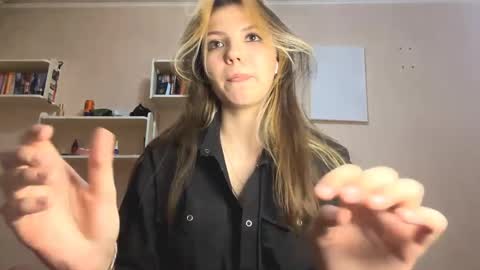 Snapshot of enedinahevia chatting on 04.11.26 Margot online show from 04.11.26