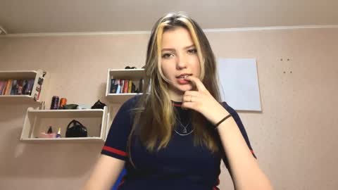 Snapshot of enedinahevia chatting on 04.12.26 Margot online show from 04.12.26