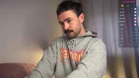 Snapshot of enen_glo chatting on 09.11.25 Enen online show from 09.11.25