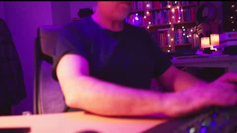 Snapshot of energybra chatting on 02.23.25 uk online show from 02.23.25