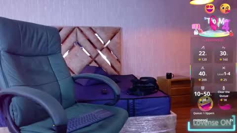 Snapshot of engel_devil chatting on 09.15.25 Engel online show from 09.15.25