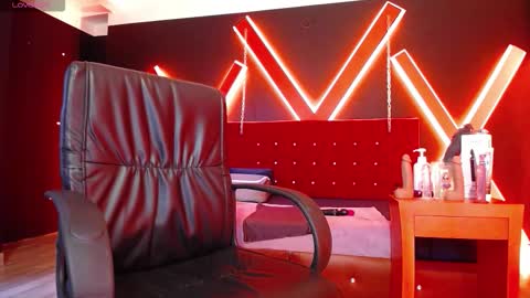 Snapshot of engel_devil chatting on 10.17.25 Engel online show from 10.17.25