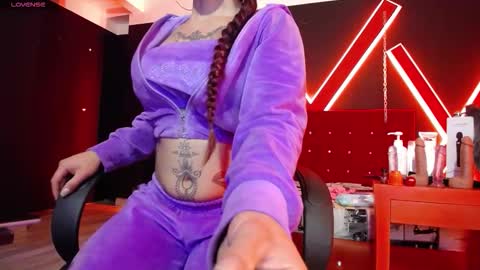 Snapshot of engel_devil chatting on 10.20.25 Engel online show from 10.20.25