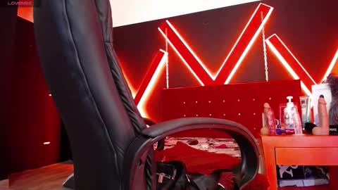 Snapshot of engel_devil chatting on 10.28.25 Engel online show from 10.28.25