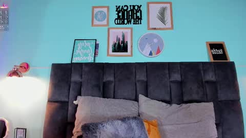 Snapshot of engelstone_ chatting on 03.11.25 E N G E L online show from 03.11.25