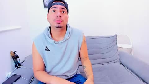 Snapshot of enrique_villa23 chatting on 02.13.25 enrique online show from 02.13.25