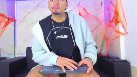 Snapshot of enrique_villa23 chatting on 10.25.25 enrique online show from 10.25.25