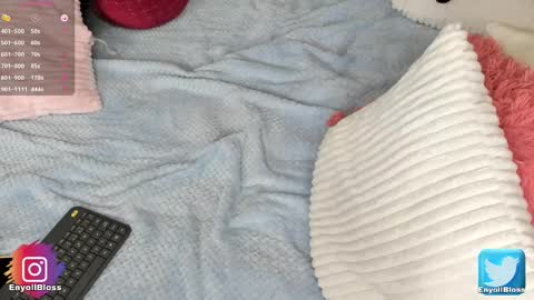 Snapshot of enyollbloss chatting on 03.01.25 Call me Sweet online show from 03.01.25