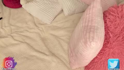 Snapshot of enyollbloss chatting on 03.02.25 Call me Sweet online show from 03.02.25