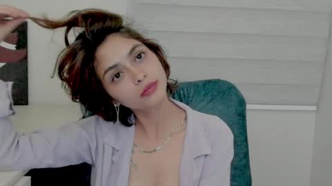 Snapshot of ephemeral_hot chatting on 02.22.25 Leyla online show from 02.22.25